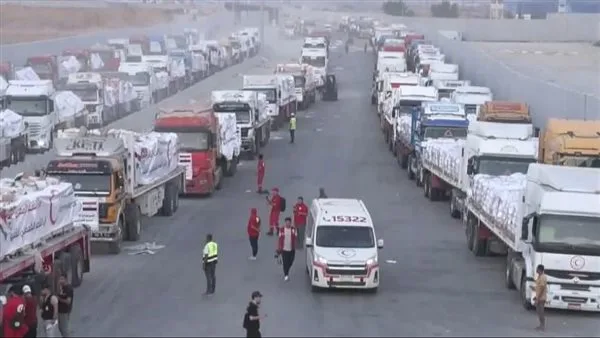 آلاف الأطنان من المساعدات: الهلال الأحمر يمضي قدماً في إرسال قوافل “زاد العز – من مصر إلى غزة”