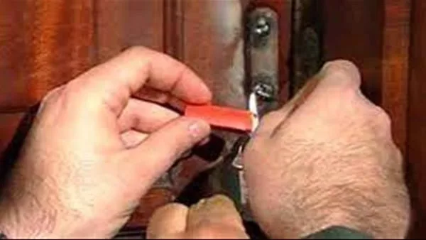 وزير الصحة يقرر إغلاق مركز تجميل!