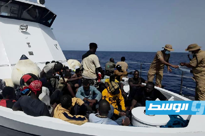 مهاجرون جرى إنقاذهم قبالة سواحل زوارة (الإدارة العامة لأمن السواحل)