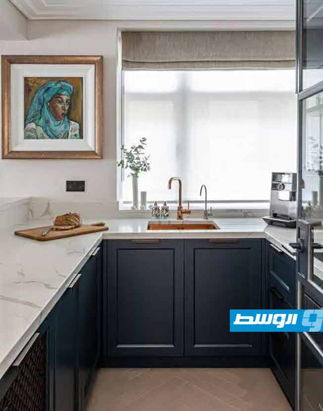 تصميم عصري لمطبخ بمساحة صغيرة. (موقع هاوس بيوتيفول)