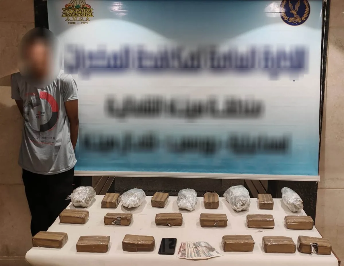 حشيش وهيروين وكوكايين.. وزارة الداخلية تنجح في إحباط عملية ترويج مخدرات بقيمة 38 مليون جنيه حشيش وهيروين وكوكايين.. وزارة الداخلية تنجح في إحباط عملية ترويج مخدرات بقيمة 38 مليون جنيه