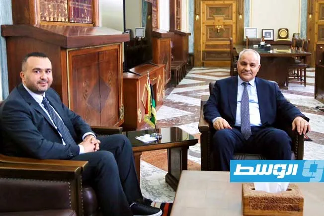 محافظ البنك المركزي يطالب وزارة الصحة بإقامة نقاط بيع إلكترونية في المنشآت الطبية محافظ البنك المركزي يطالب وزارة الصحة بإقامة نقاط بيع إلكترونية في المنشآت الطبية