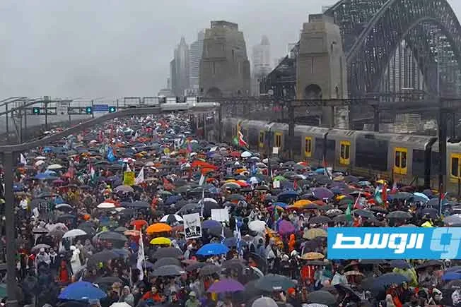 مظاهرة ضخمة على جسر سيدني هاربر في أستراليا دعماً لغزة (فيديو وصور)
