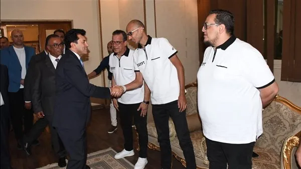 وزير الرياضة يجتمع بمنتخب مصر لكرة السلة