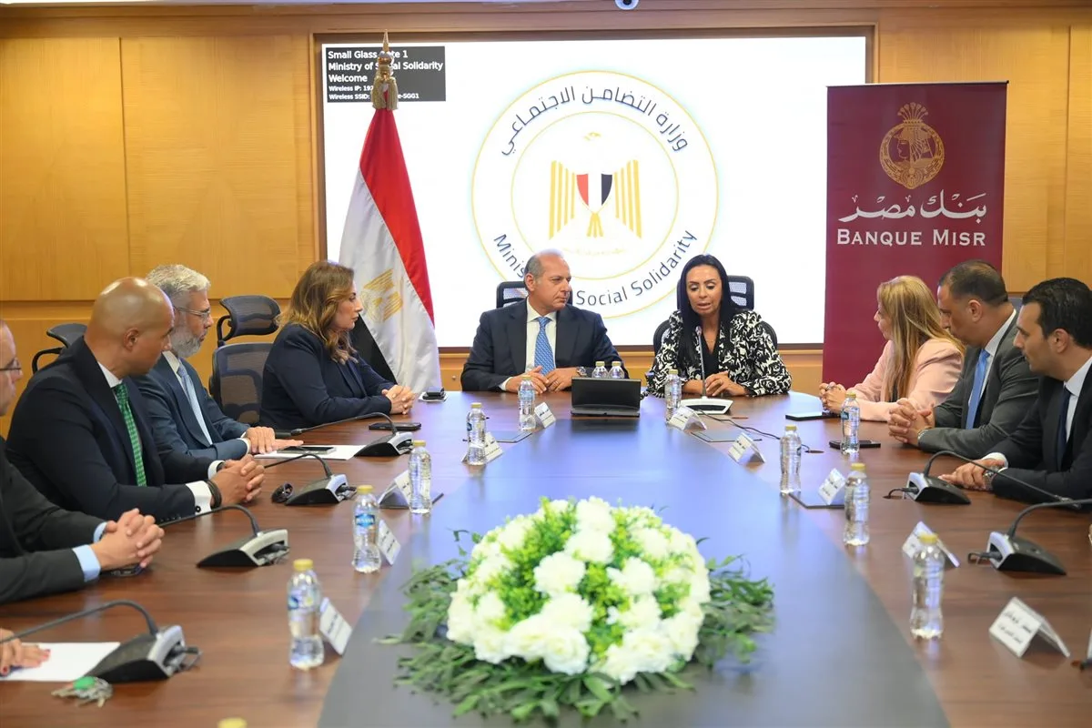 وزيرة التضامن الاجتماعي تتابع توقيع اتفاق تعاون بين صندوق دعم الصناعات الريفية والبيئية وبنك مصر وزيرة التضامن الاجتماعي تتابع توقيع اتفاق تعاون بين صندوق دعم الصناعات الريفية والبيئية وبنك مصر