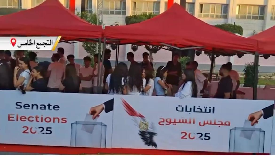 توافد المواطنين أمام المقار الانتخابية لانتخابات مجلس الشيوخ 2025