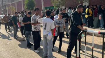 توافد الناخبين إلى مراكز الاقتراع في مدينة نصر مع بداية عمليات التصويت في اليوم الأول من انتخابات مجلس الشيوخ 2025