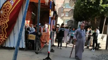 توافد الناخبين من أخميم في سوهاج للمشاركة في انتخابات مجلس الشيوخ
