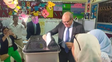 وزير الطيران يشارك في انتخابات مجلس الشيوخ بمنطقة مصر الجديدة