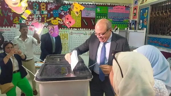 وزير الطيران يشارك في انتخابات مجلس الشيوخ بمنطقة مصر الجديدة وزير الطيران يشارك في انتخابات مجلس الشيوخ بمنطقة مصر الجديدة