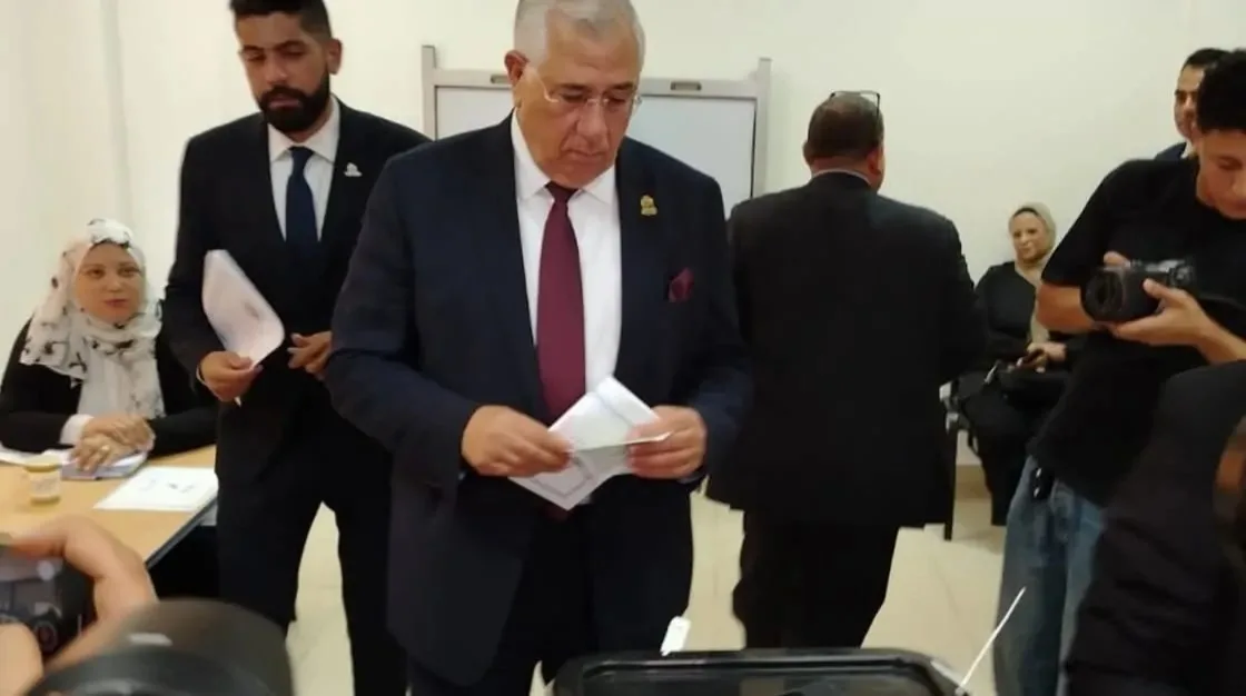 أمين عام حزب الجبهة يشارك في انتخابات الشيوخ ويشدد: “أصواتكم سلاح ضد الجماعات الإرهابية” أمين عام حزب الجبهة يشارك في انتخابات الشيوخ ويشدد: “أصواتكم سلاح ضد الجماعات الإرهابية”