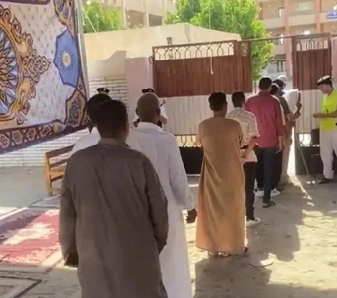 في الساعات الأولى: زيادة ملحوظة في المشاركة بالتصويت لانتخابات مجلس الشيوخ في بئر العبد بشمال سيناء