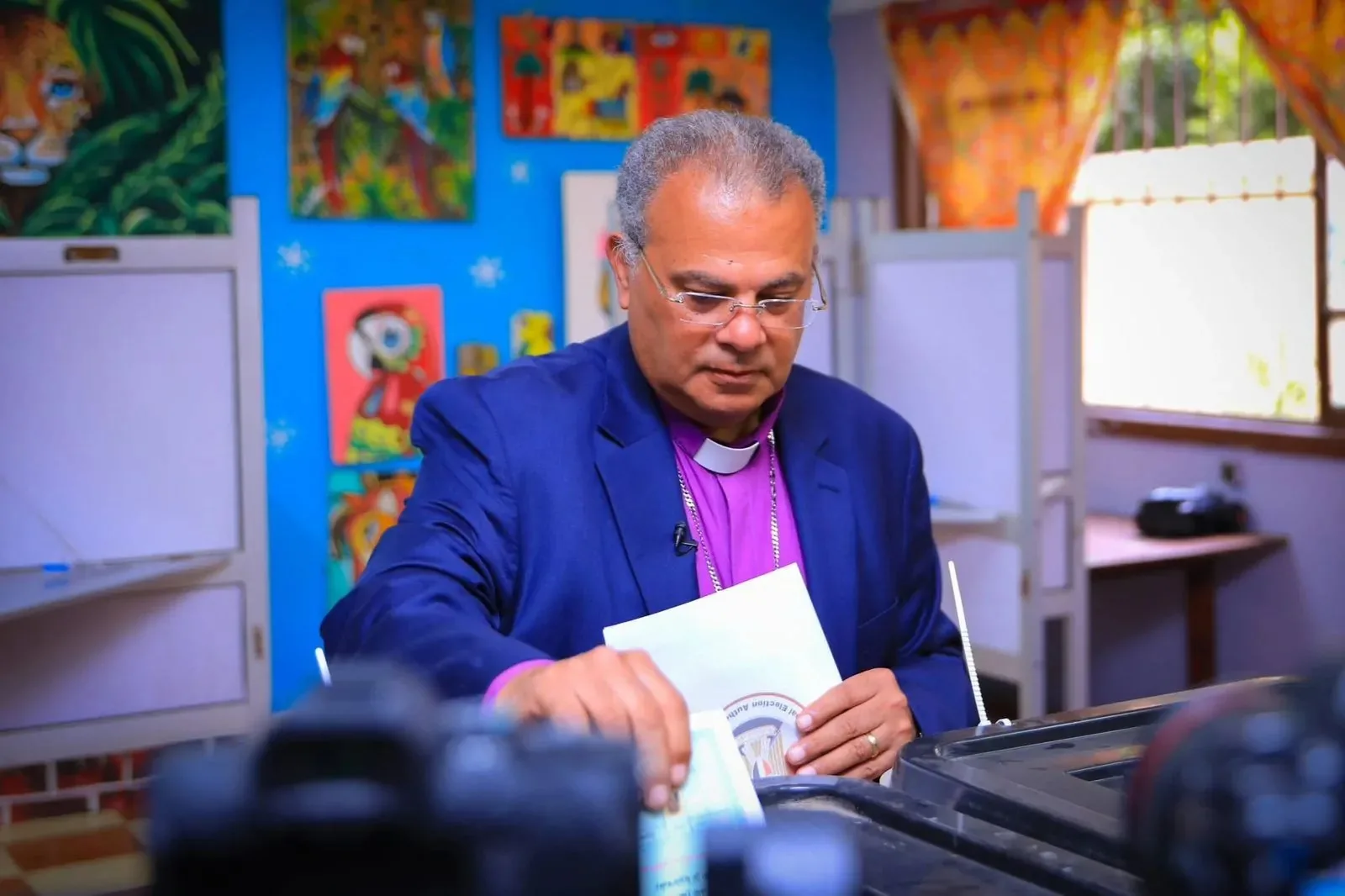 رئيس الطائفة الإنجيلية يُشارك في انتخابات الشيوخ ويشدد على أن: «واجب وطني يُظهر ولاء المواطن»