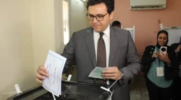 وزير الثقافة أثناء تصويته في انتخابات مجلس الشيوخ: “التصويت مسؤولية وطنية وأساس رئيسي للديمقراطية”