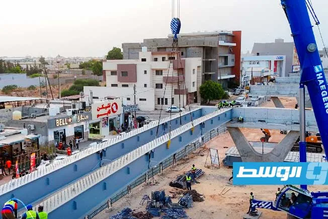 تسريع المشروعات في جسر تقاطع صلاح الدين بواسطة تركيب “الكمرات الفرنسية”