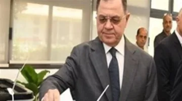 وزير الداخلية يشارك في التصويت لانتخابات مجلس الشيوخ