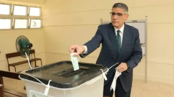 محافظ الجيزة يُشارك في التصويت لانتخابات مجلس الشيوخ 2025 ويحث المواطنين على المشاركة.