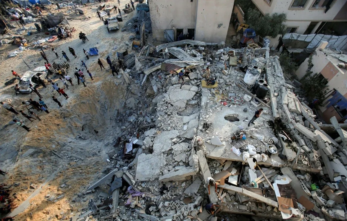 استشهاد 16 فلسطينياً جراء غارات إسرائيلية على مناطق تركز توزيع المساعدات وأماكن متنوعة في غزة. استشهاد 16 فلسطينياً جراء غارات إسرائيلية على مناطق تركز توزيع المساعدات وأماكن متنوعة في غزة.