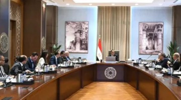 رئيس الوزراء يجتمع بأعضاء اللجنة الاستشارية للشؤون السياسية