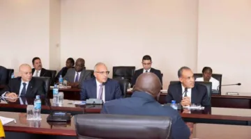بناءً على توجيهات رئيس الجمهورية.. وزير الخارجية يلتقي برئيس أوغندا