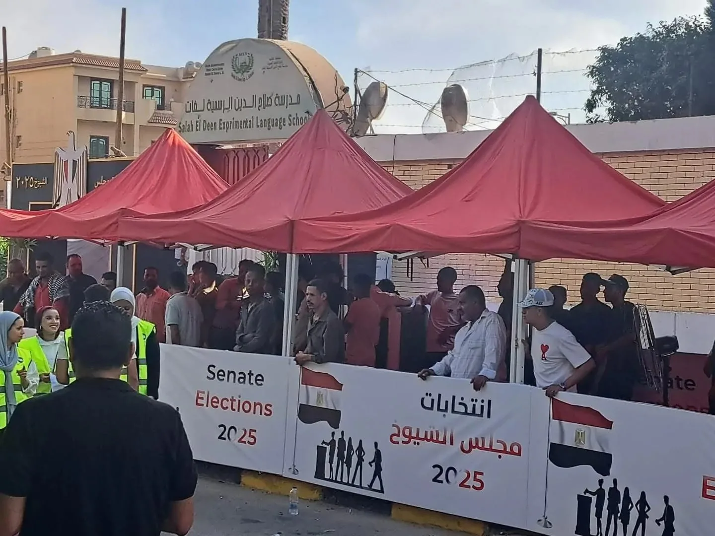 في اليوم الثاني: توافد المواطنين أمام مراكز التصويت في مدينة نصر لانتخابات مجلس الشيوخ 2025