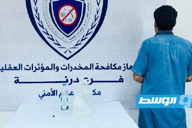 إلقاء القبض على شخص بحوزته مخدرات وسوائل مسكرة في درنة إلقاء القبض على شخص بحوزته مخدرات وسوائل مسكرة في درنة