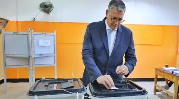 وزير النفط والثروة المعدنية يقوم بالإدلاء بصوته في انتخابات مجلس الشيوخ