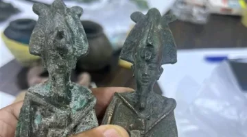 جمارك نويبع تمنع تهريب مجموعة متنوعة من العملات والقطع الأثرية المعدنية