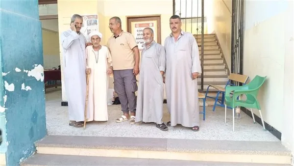 103 سنوات.. أكبر معمّر في مصر يدلي بصوته في انتخابات مجلس الشيوخ بالشرقية