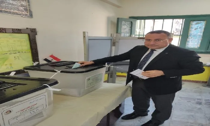رئيس جامعة الإسكندرية يشارك في انتخابات مجلس الشيوخ ويحث على الانخراط الفعّال رئيس جامعة الإسكندرية يشارك في انتخابات مجلس الشيوخ ويحث على الانخراط الفعّال