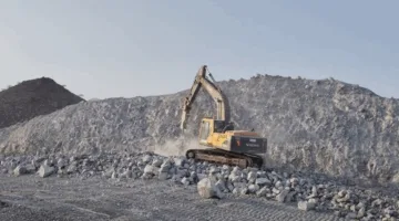 بدء العمل على مشاريع رصف الطرق في ولاية إبراء بطول يزيد عن 24 كيلومترًا