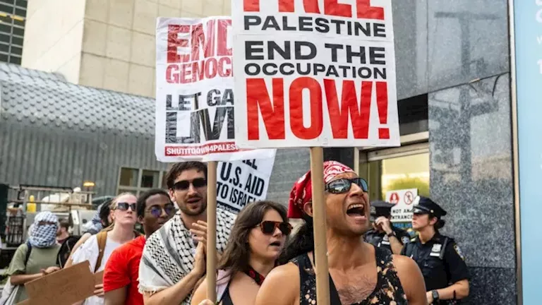نيويورك تايمز: تعهد الاعتراف بدولة فلسطينية غير مجدي ومتأخر للغاية