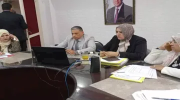 وكيل وزارة التربية والتعليم في الجيزة يراقب تقدم امتحانات الدور الثاني للشهادة الإعدادية