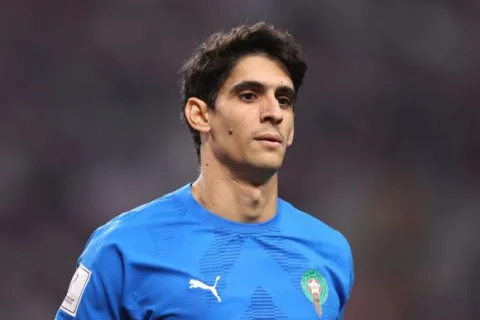 حارس المرمى المغربي بونو يتنافس على جائزة أفضل حارس في العالم. حارس المرمى المغربي بونو يتنافس على جائزة أفضل حارس في العالم.