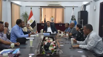رئيس شركة مياه الأقصر يناقش طرق تعزيز جودة الخدمات المقدمة للسكان