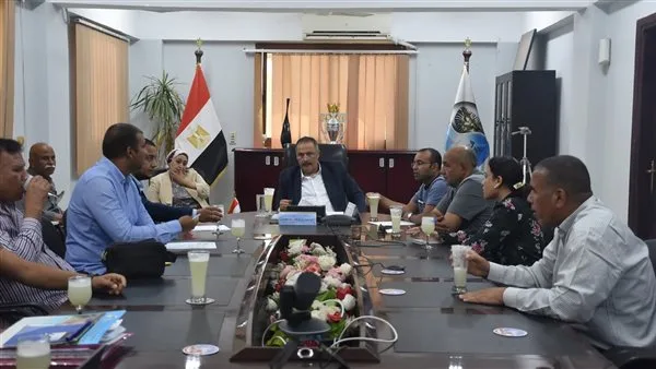 رئيس شركة مياه الأقصر يناقش طرق تعزيز جودة الخدمات المقدمة للسكان رئيس شركة مياه الأقصر يناقش طرق تعزيز جودة الخدمات المقدمة للسكان