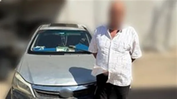 احتجاز سائق سيارة خاصة بتهمة القيادة عكس السير في الإسكندرية احتجاز سائق سيارة خاصة بتهمة القيادة عكس السير في الإسكندرية