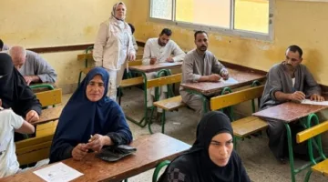 جامعة دمنهور تخصص امتحانًا فوريًا لـ62 شخصًا في إطار مبادرة محو الأمية (صور)
