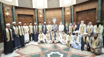شيخ الأزهر يزور طلاب مدرسة “الإمام الطيب” ويتذكر أيامه في حفظ القرآن في كُتَّاب القرية