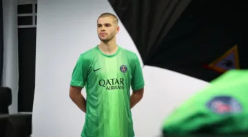 باريس سان جيرمان الفرنسي يتعاقد مع الحارس لوكاس شيفالييه لخمس سنوات