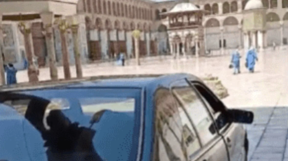 شخص يقود سيارة داخل الجامع الأموي.. رد فعل غاضب من أحمد كريمة شخص يقود سيارة داخل الجامع الأموي.. رد فعل غاضب من أحمد كريمة