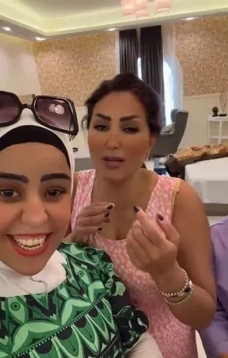 وفاء عامر تنفي شائعات الرحيل وتكشف تفاصيل علاقتها بـ«أم مكة» بعد اعتقالها.. جميع التفاصيل. وفاء عامر تنفي شائعات الرحيل وتكشف تفاصيل علاقتها بـ«أم مكة» بعد اعتقالها.. جميع التفاصيل.