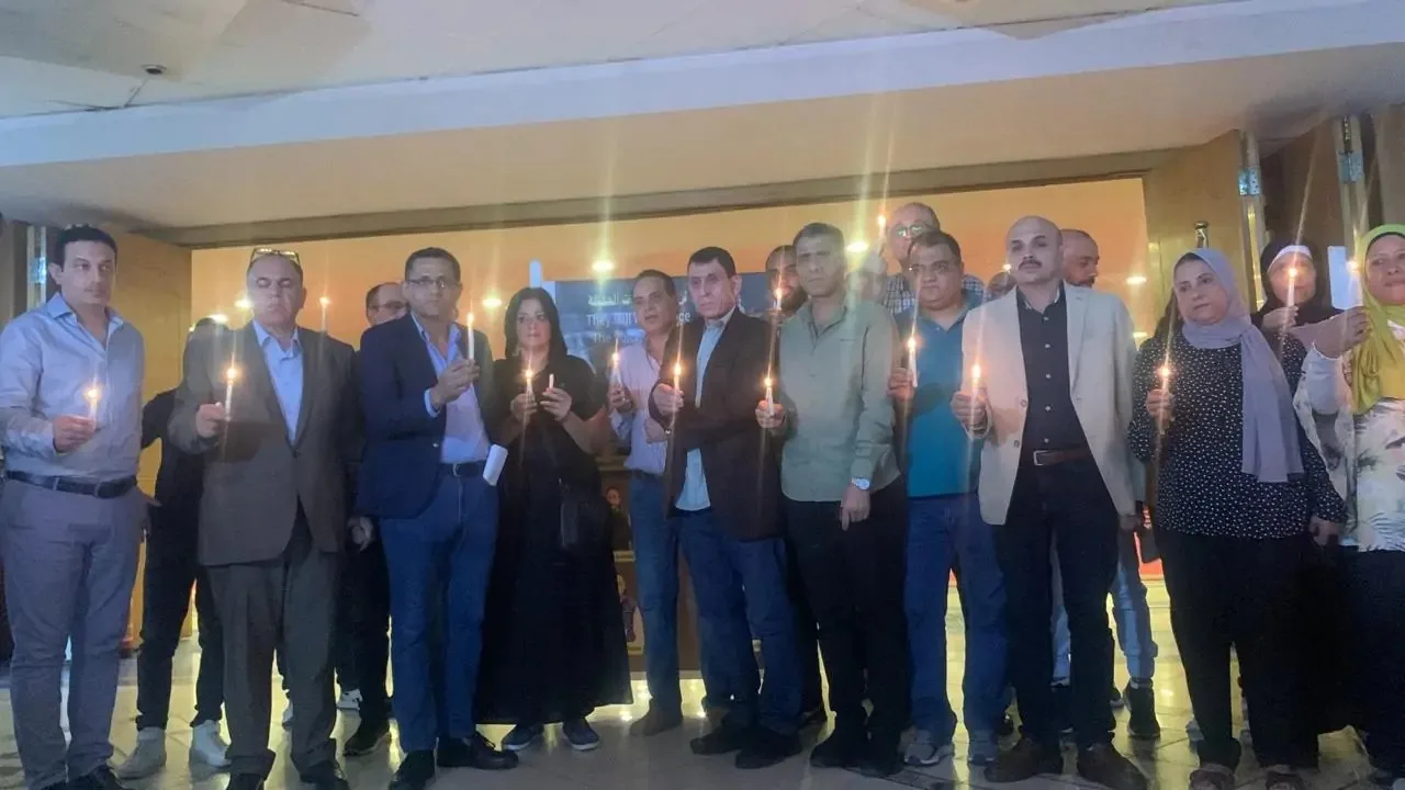 بمناسبة غياب بعض أعضاء المجلس، نقابة الصحفيين تضيء الشموع تكريماً لشهداء الصحافة الفلسطينية بمناسبة غياب بعض أعضاء المجلس، نقابة الصحفيين تضيء الشموع تكريماً لشهداء الصحافة الفلسطينية