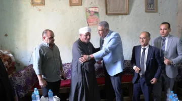 محافظ أسوان يواسي عائلة الشيخ تقادم الليثي في قرية العوينية