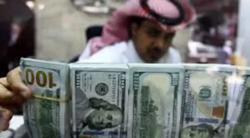 كيف يؤثر تراجع قيمة الدولار على دول الخليج؟