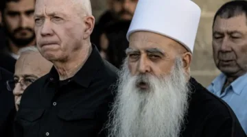 الزعيم الروحي لدروز إسرائيل يجتمع بالمبعوث الأمريكي في باريس ويواصل تحريضه ضد سوريا مدعياً حدوث انتهاكات بحق الدروز.