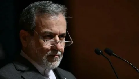 وزير الخارجية الإيراني: لا يحق لأوروبا تمديد فترة فرض العقوبات باستخدام “آلية الزناد” ولم نتوصل بعد إلى أرضية للمفاوضات النووية. وزير الخارجية الإيراني: لا يحق لأوروبا تمديد فترة فرض العقوبات باستخدام “آلية الزناد” ولم نتوصل بعد إلى أرضية للمفاوضات النووية.