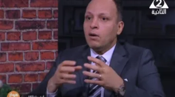 استشاري تغذية يحذر: “الأطعمة الفائقة” مجرد حيلة تجارية.. والسكر منخفض السعرات “فخ خطير”