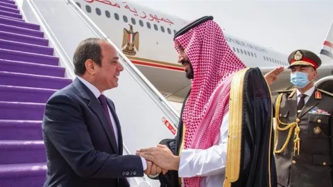 السيسي يتوجه إلى السعودية للقاء الأمير محمد بن سلمان السيسي يتوجه إلى السعودية للقاء الأمير محمد بن سلمان