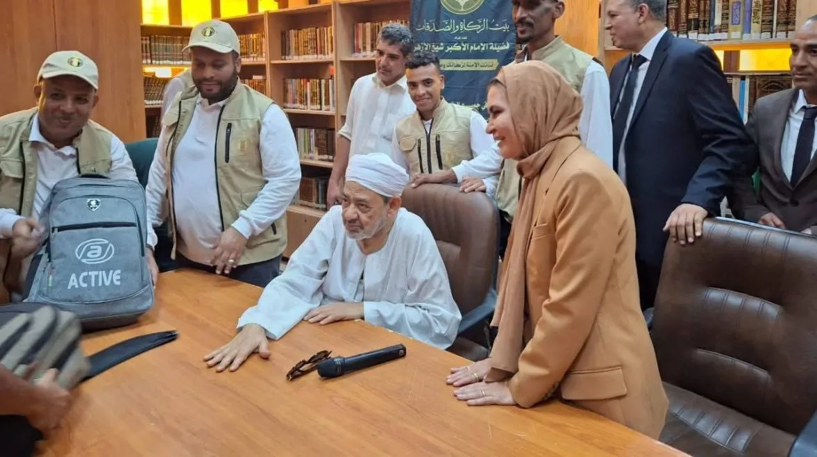 شنط مدرسية شاملة.. مبادرة إنسانية من شيخ الأزهر تجاه طلاب الأقصر (صور) شنط مدرسية شاملة.. مبادرة إنسانية من شيخ الأزهر تجاه طلاب الأقصر (صور)